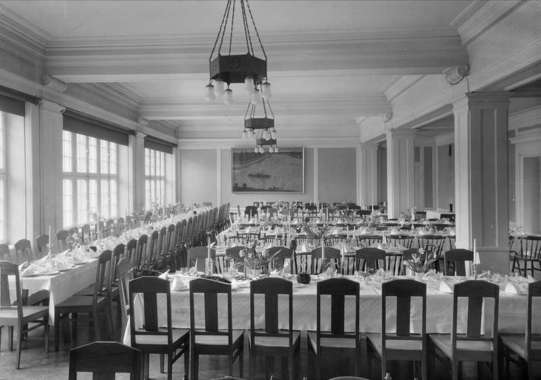 Festvningen p Hushllskolan p 1930-talet