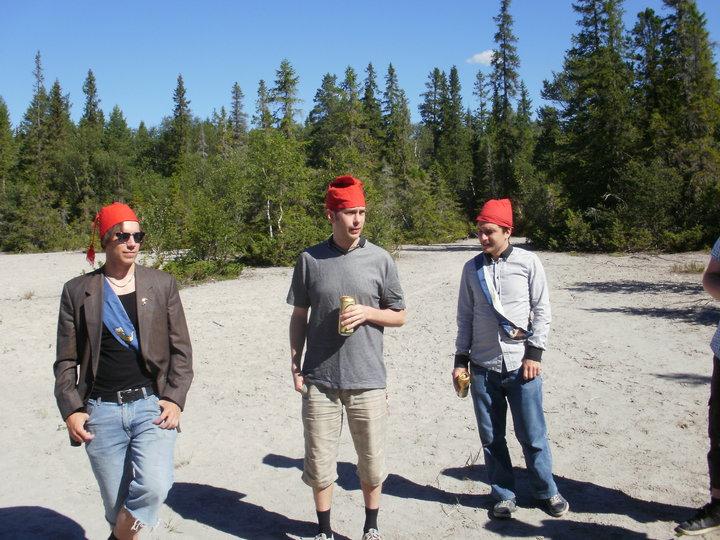 Brr Henriksson, Alsing och Lechner p� rundvandring p� <i>R�a</i>
