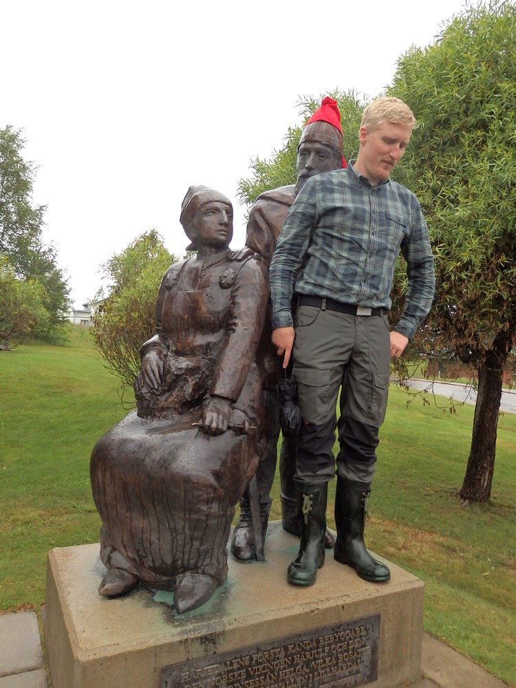 Bronsstaty: Herjulf Hornbrytare med hustru Helga