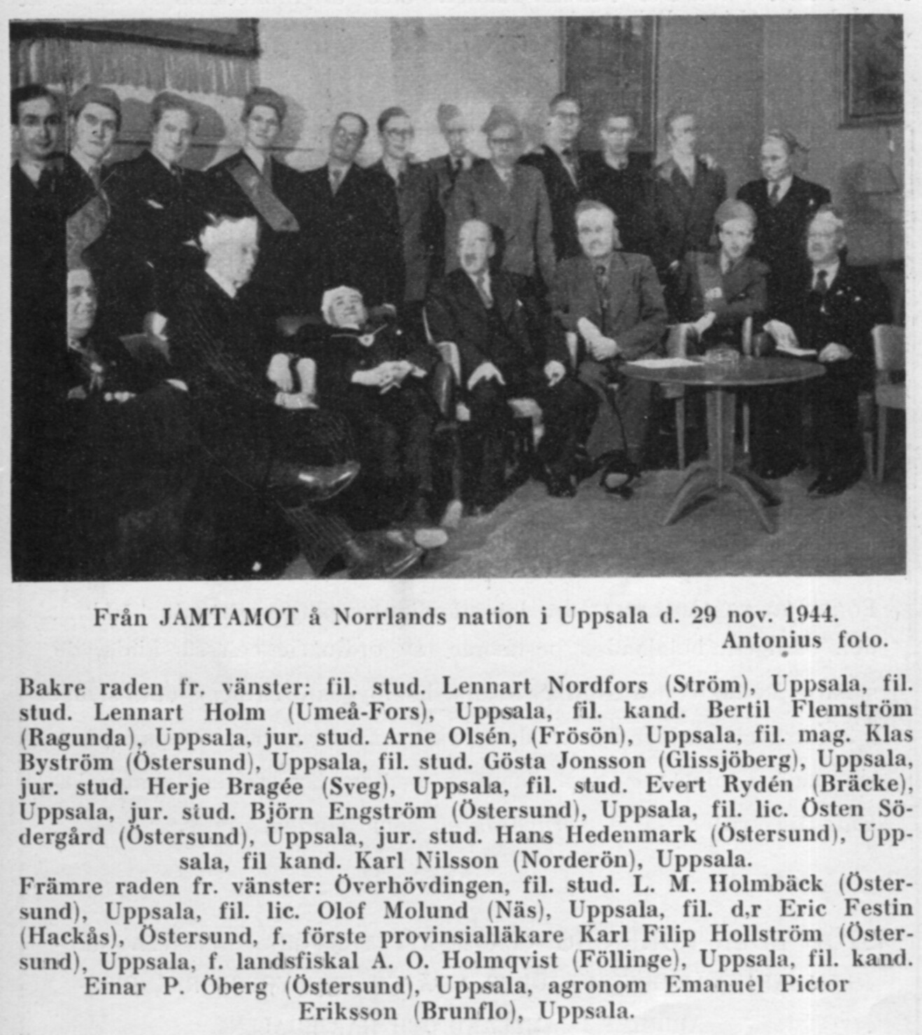 Gruppfoto vid Motet i Gula salongen  Norrlands nation den 29/11 1944